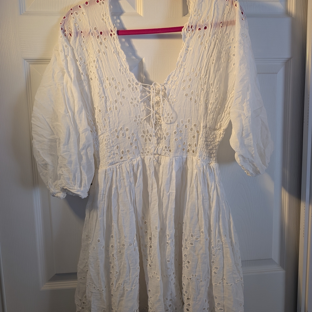 Elegant White Lace Dress - Picture 4 of 7